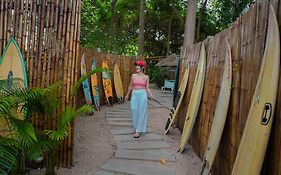 บีช เฮาส์ แคมป์